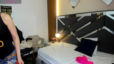 Ambar Ross online show from 1, 4, 2026