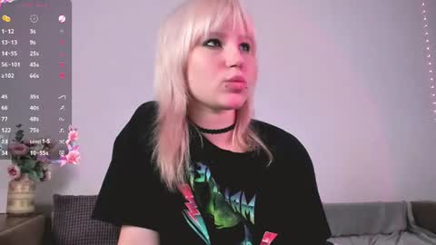 Snapshot of amber_glow_ chatting on 22, 7, 2026 Amber online show from 22, 7, 2026