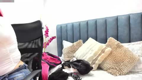 Amber online show from 3, 3, 2025