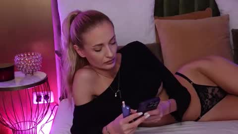 Amelia online show from 26, 9, 2025