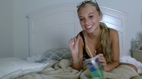 Snapshot of amelialombardi chatting on 27, 5, 2026 Amelia Lombardi online show from 27, 5, 2026