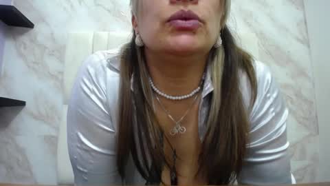 Amell Thomson online show from 11, 1, 2025