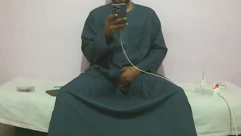 Snapshot of amir_elaraby chatting on 6, 10, 2025 Amir online show from 6, 10, 2025