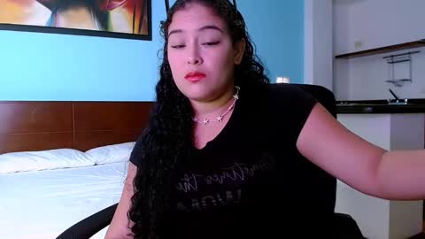 Snapshot of amira_moon_ chatting on 14, 11, 2025 Amira online show from 14, 11, 2025