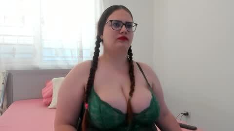 Amira Vyxen online show from 8, 4, 2026