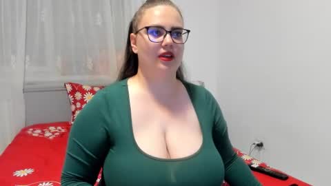 Snapshot of amiravyxen chatting on 13, 6, 2026 Amira Vyxen online show from 13, 6, 2026