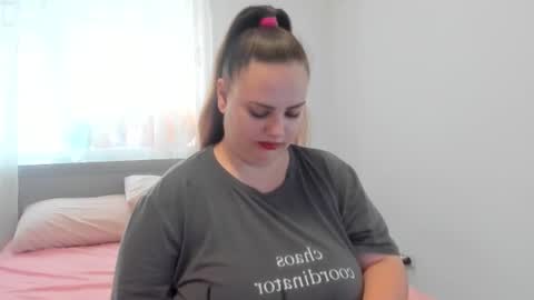 Snapshot of amiravyxen chatting on 8, 7, 2026 Amira Vyxen online show from 8, 7, 2026