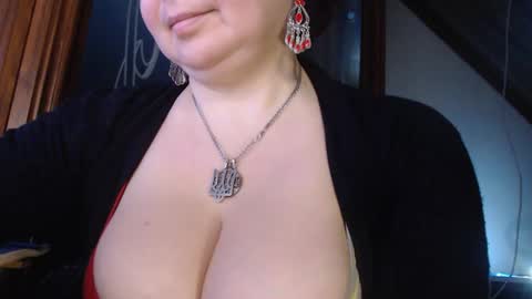 amorelara online show from 11, 2, 2025