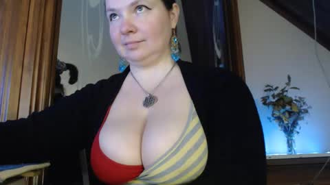 amorelara online show from 4, 3, 2025