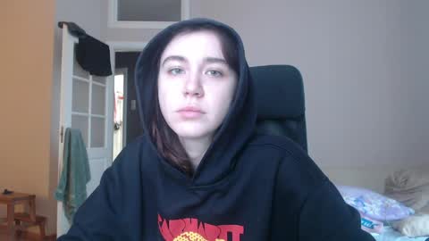 Snapshot of amoremeoww chatting on 4, 4, 2026 miss unforgettable online show from 4, 4, 2026