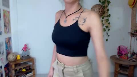 Snapshot of amy_mur chatting on 12, 9, 2025 amy mur online show from 12, 9, 2025