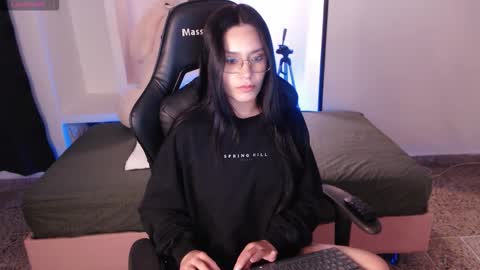 Mia Cristancho online show from 2, 2, 2026