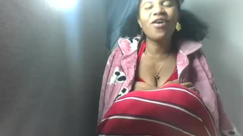 Snapshot of amyatche chatting on 7, 7, 2026 Amyatche online show from 7, 7, 2026