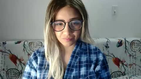 Snapshot of amycosplay99 chatting on 17, 1, 2025 amycosplay99 online show from 17, 1, 2025