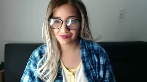 Snapshot of amycosplay99 chatting on 2, 2, 2025 amycosplay99 online show from 2, 2, 2025