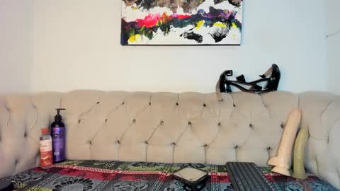 Amy Kamila online show from 1, 2, 2025