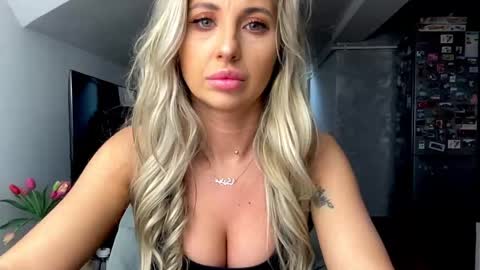 amyroberta92 online show from 11, 1, 2026