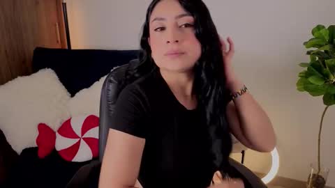 Snapshot of amyross1 chatting on 16, 12, 2025 Aleja online show from 16, 12, 2025