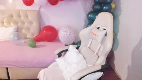 Im anna but you can call me as you want online show from 4, 12, 2024