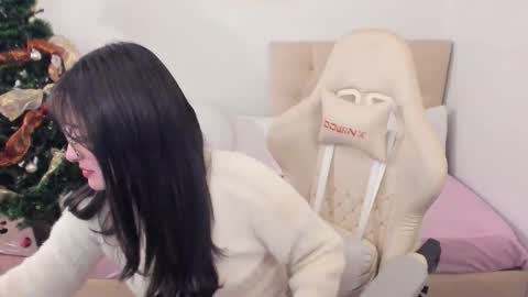 Im anna but you can call me as you want online show from 5, 1, 2026