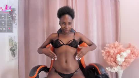 Snapshot of anaa_castillo_ chatting on 18, 12, 2025 Ana Castillo online show from 18, 12, 2025