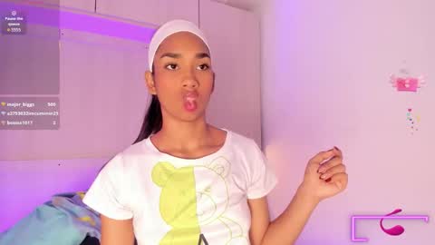 anaacollins_ online show from 26, 11, 2025