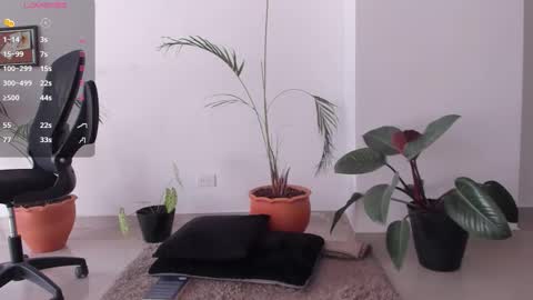 Ana Henao or Annie... Follow me ahenaocb Insta  X online show from 20, 12, 2025