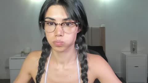 Ana Henao or Annie... Follow me ahenaocb Insta  X online show from 8, 5, 2026