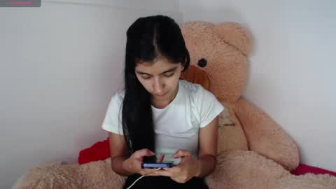 Snapshot of anahibrowns95 chatting on 5, 8, 2026 Anahi Browns online show from 5, 8, 2026