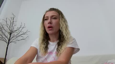 Snapshot of anaid_blaze2 chatting on 12, 11, 2025 anaid_blaze2 online show from 12, 11, 2025