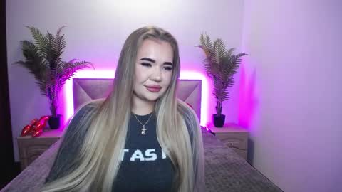 Snapshot of anastacyyellig chatting on 9, 10, 2025 anastacyyellig online show from 9, 10, 2025