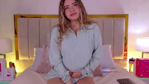 Mia online show from 7, 4, 2026