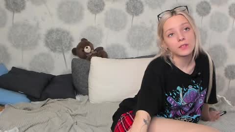 Snapshot of andneveragain chatting on 22, 1, 2025 andneveragain online show from 22, 1, 2025