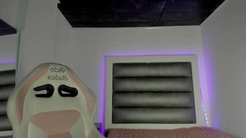 andrea_brunette_ online show from 18, 9, 2025