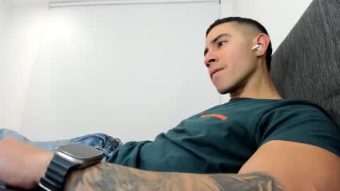 Snapshot of andresjuan92 chatting on 24, 2, 2026 onlyfanscallmegotter online show from 24, 2, 2026