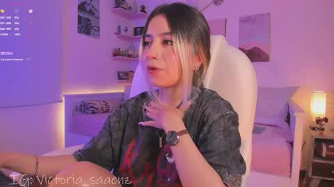 Snapshot of andromeedaa_ chatting on 8, 5, 2026 Victoria Senz online show from 8, 5, 2026