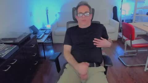 Snapshot of andy0pandi chatting on 12, 9, 2025 Andrew online show from 12, 9, 2025