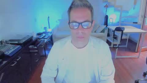 Snapshot of andy0pandi chatting on 1, 11, 2025 Andrew online show from 1, 11, 2025