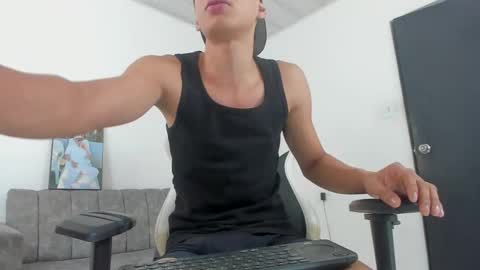 andy_bigcock01 online show from 21, 9, 2025