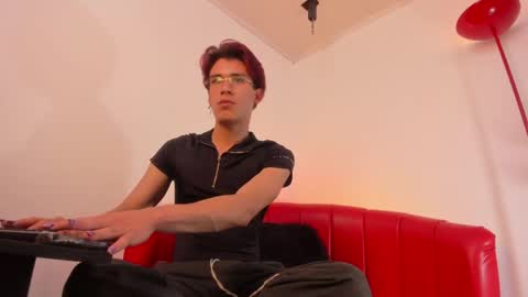 Snapshot of andy_dluxe chatting on 12, 5, 2026 andy_dluxe online show from 12, 5, 2026