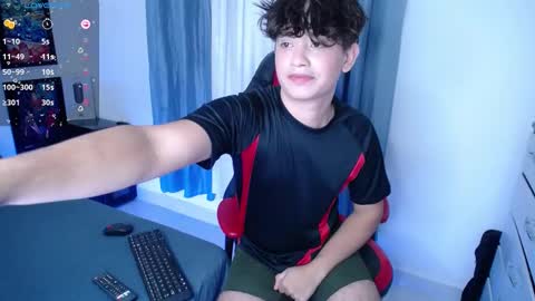 Snapshot of andyboy_19 chatting on 13, 12, 2024 andy online show from 13, 12, 2024