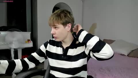 Snapshot of andyjey_ chatting on 29, 11, 2025 Mandy and Andy online show from 29, 11, 2025