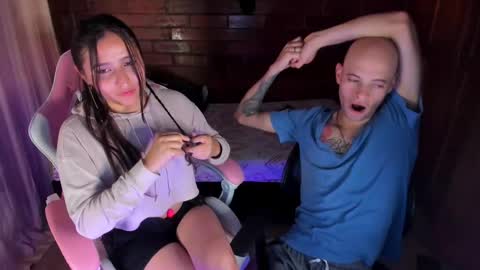 Angel y Yessi online show from 19, 2, 2025