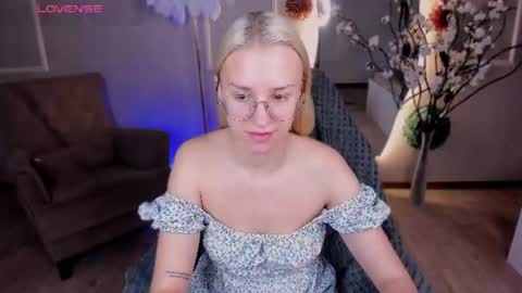 Snapshot of angel_tessa chatting on 13, 7, 2026 Angelica online show from 13, 7, 2026