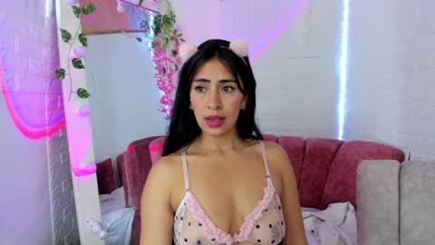 Angela  black hair online show from 13, 12, 2024