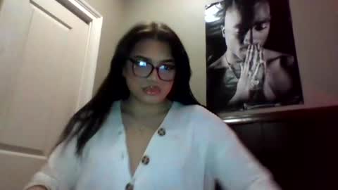 Snapshot of angelabvalle chatting on 8, 3, 2026 angelabvalle online show from 8, 3, 2026