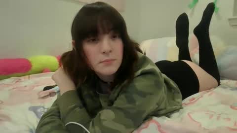 Snapshot of angelalice555 chatting on 21, 12, 2025 angelalice555 online show from 21, 12, 2025