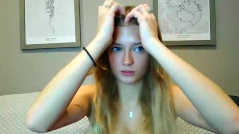 Snapshot of angelblisss chatting on 3, 12, 2025 Angel online show from 3, 12, 2025