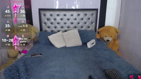 Snapshot of angelcamgirl20 chatting on 18, 10, 2025 angel online show from 18, 10, 2025