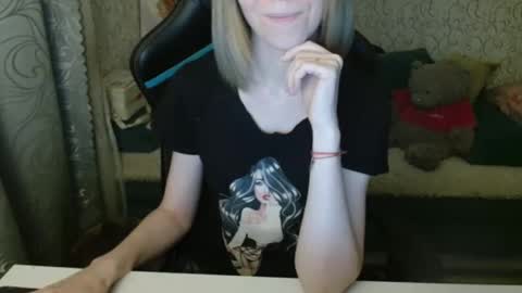 Snapshot of angelcute32 chatting on 9, 10, 2025 AngelCute32 online show from 9, 10, 2025